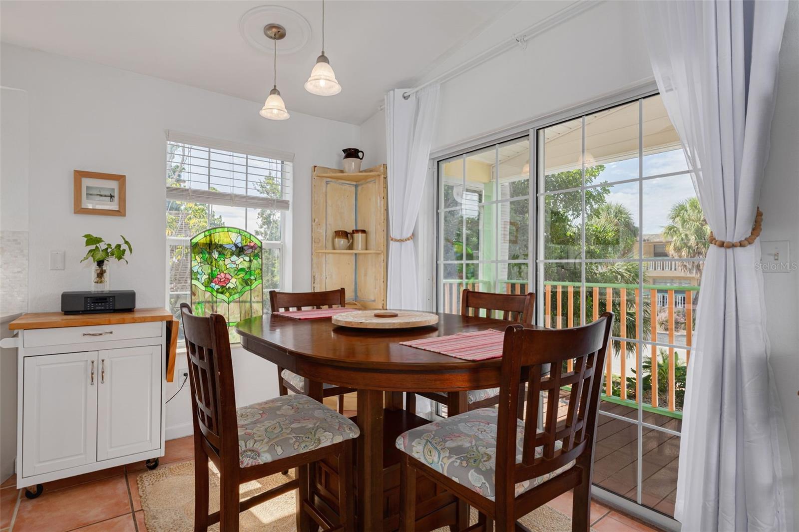 Image 13 of 51 For 2926 Dupont Street S