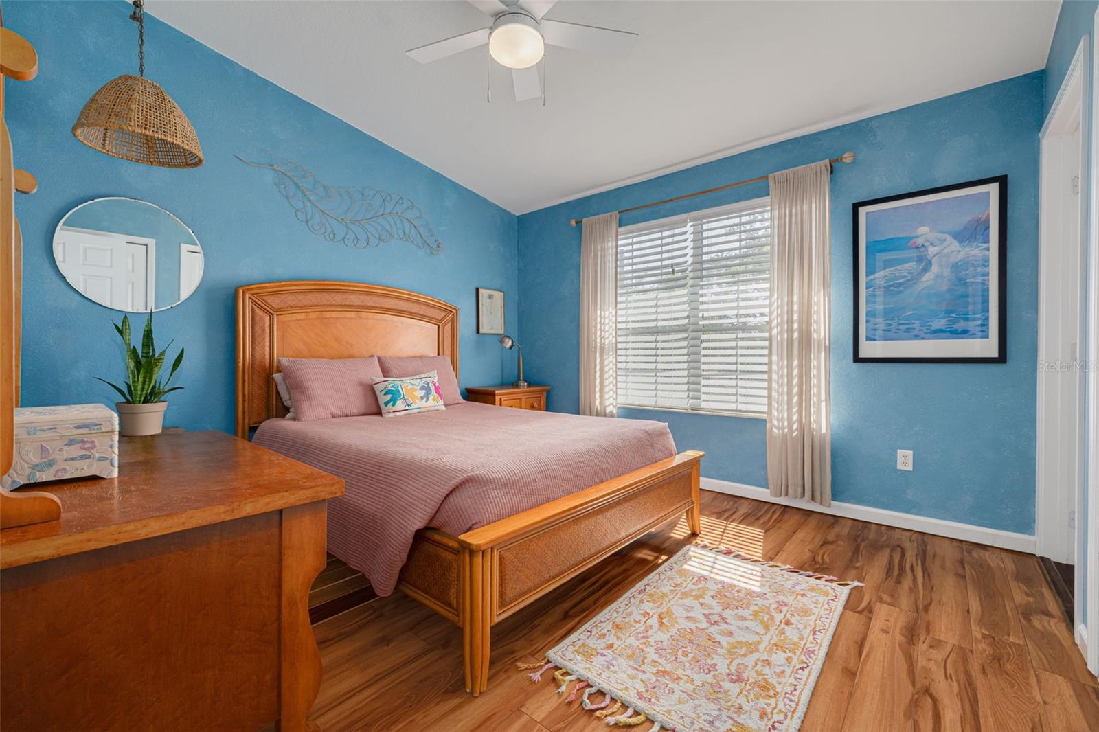 Image 16 of 51 For 2926 Dupont Street S