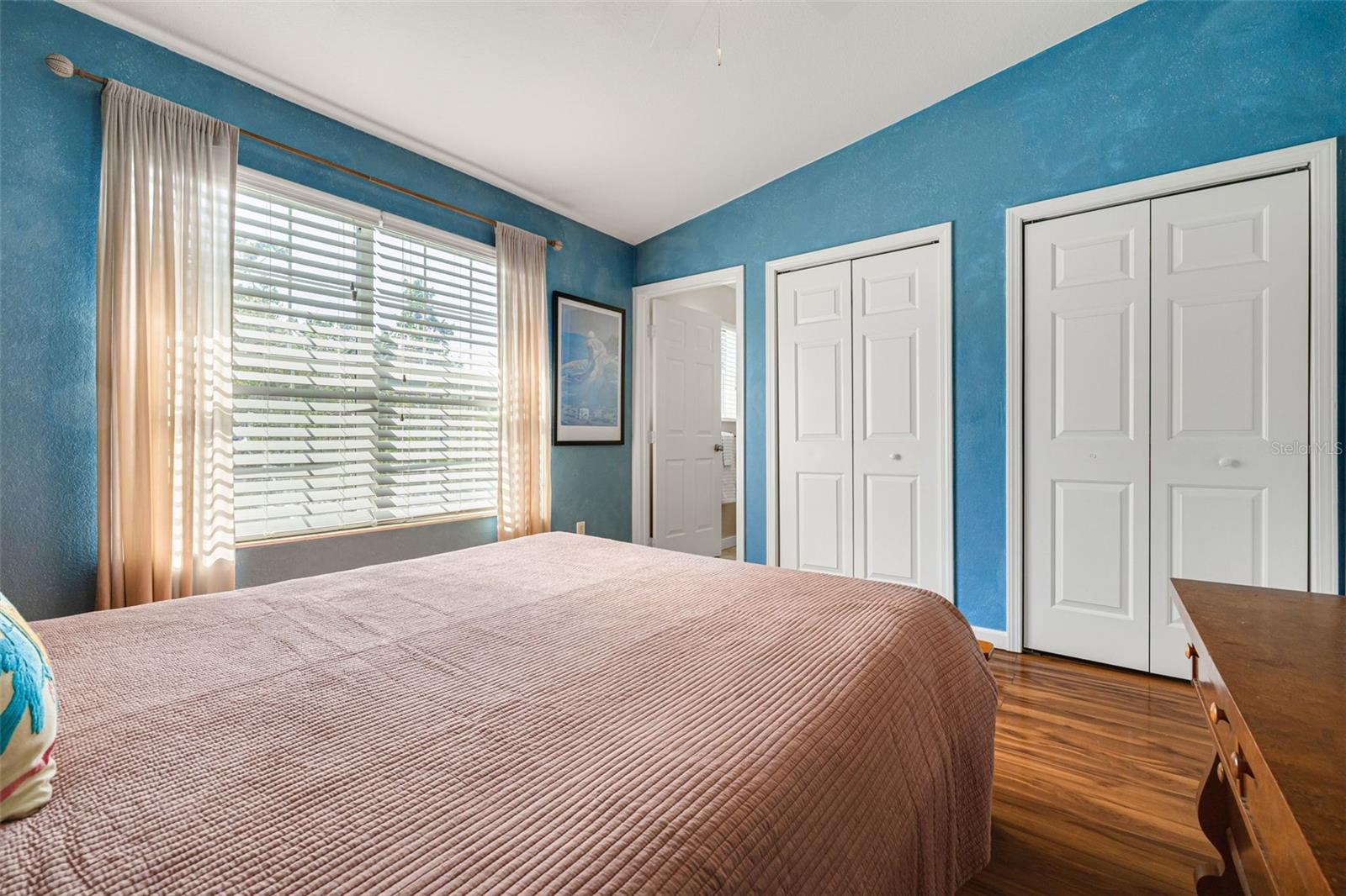 Image 17 of 51 For 2926 Dupont Street S