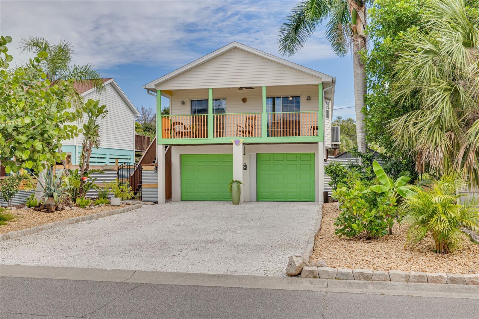 Image 2 of 51 For 2926 Dupont Street S