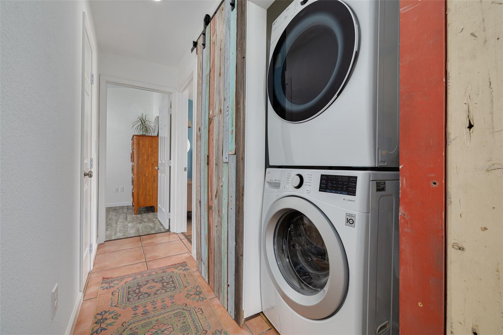 Image 20 of 51 For 2926 Dupont Street S