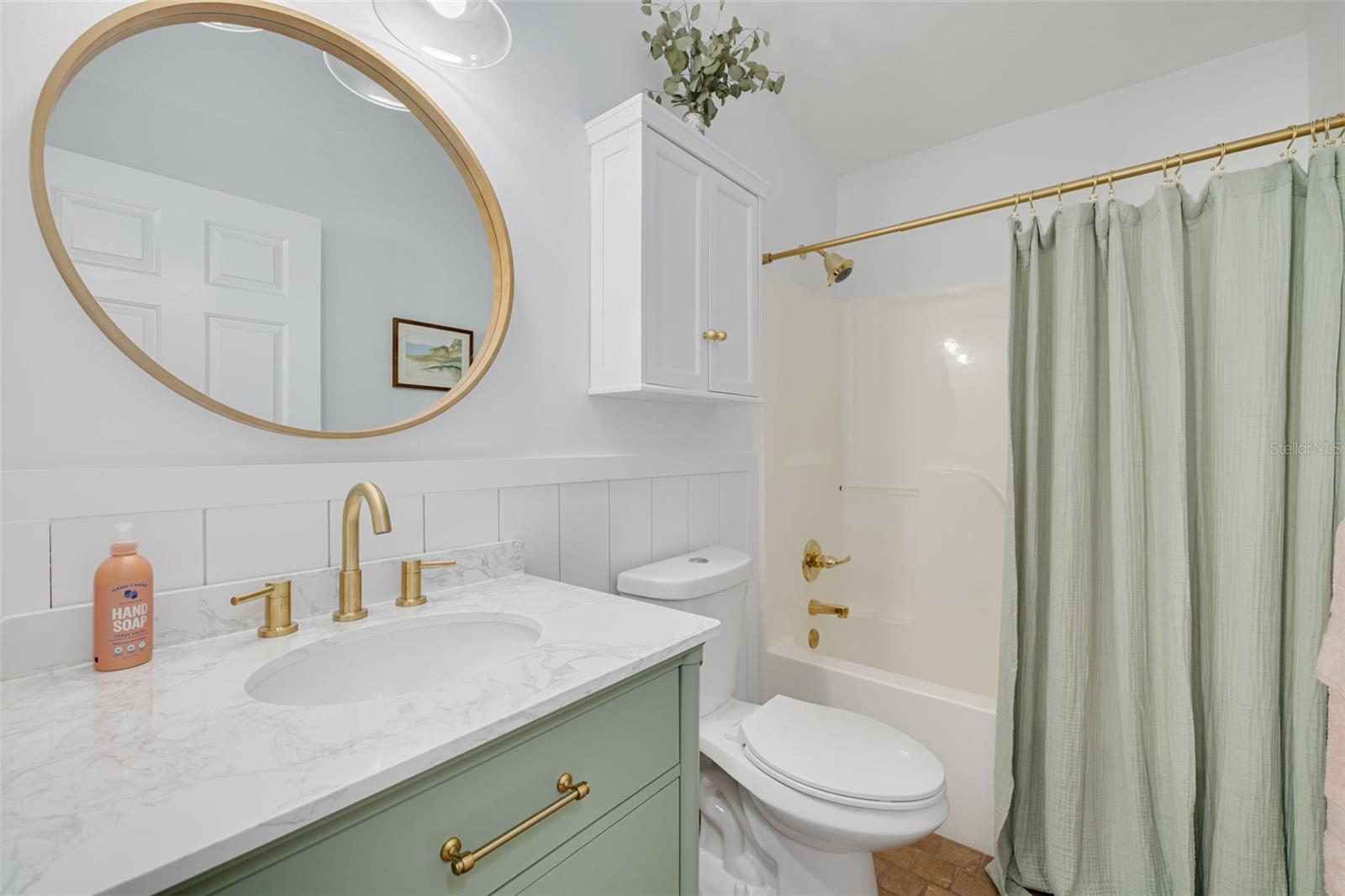 Image 23 of 51 For 2926 Dupont Street S