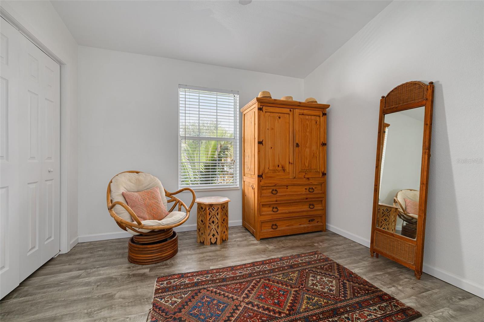 Image 24 of 51 For 2926 Dupont Street S