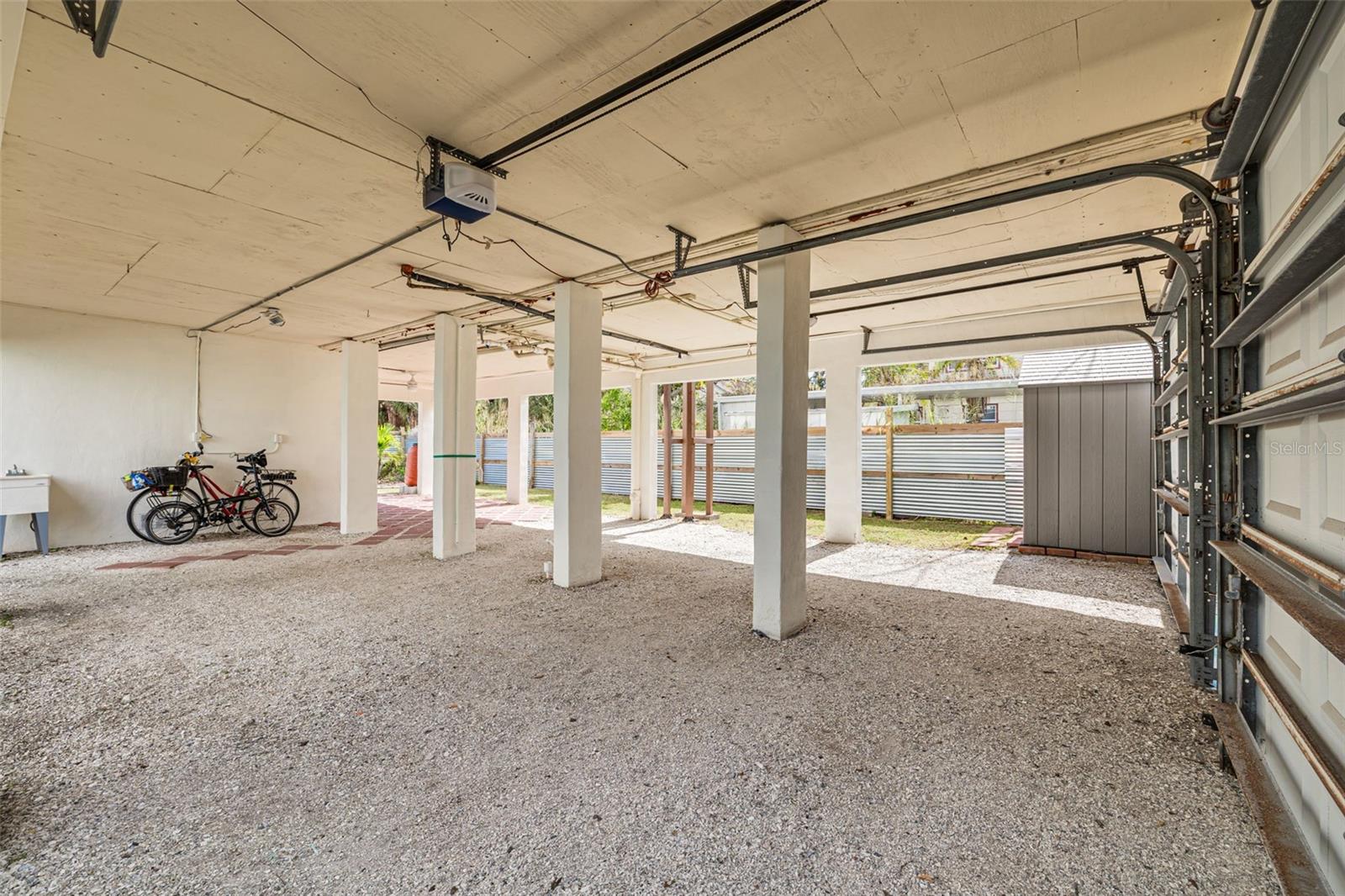 Image 28 of 51 For 2926 Dupont Street S