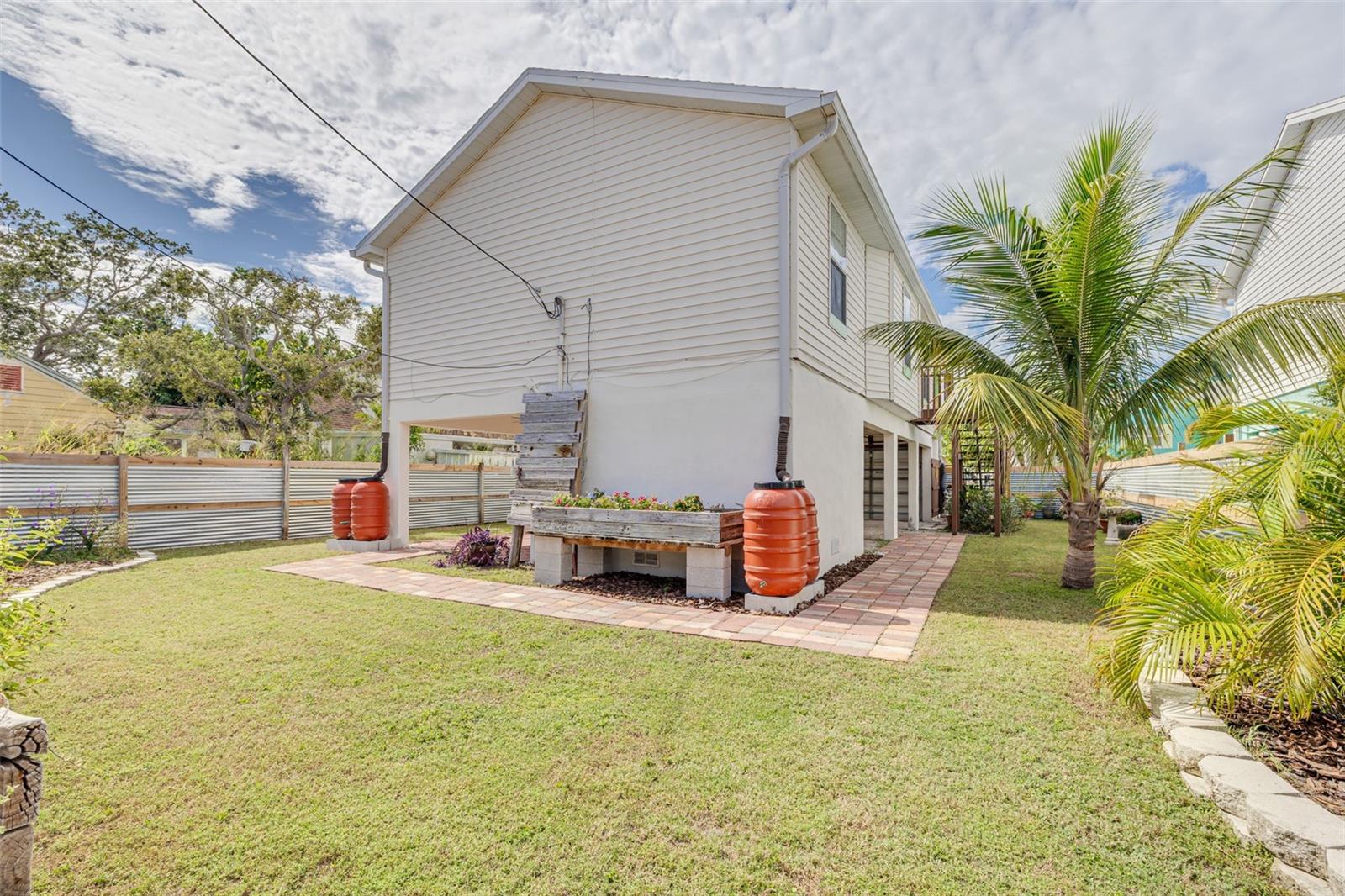 Image 31 of 51 For 2926 Dupont Street S