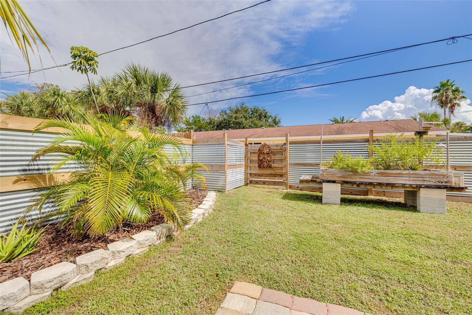 Image 32 of 51 For 2926 Dupont Street S