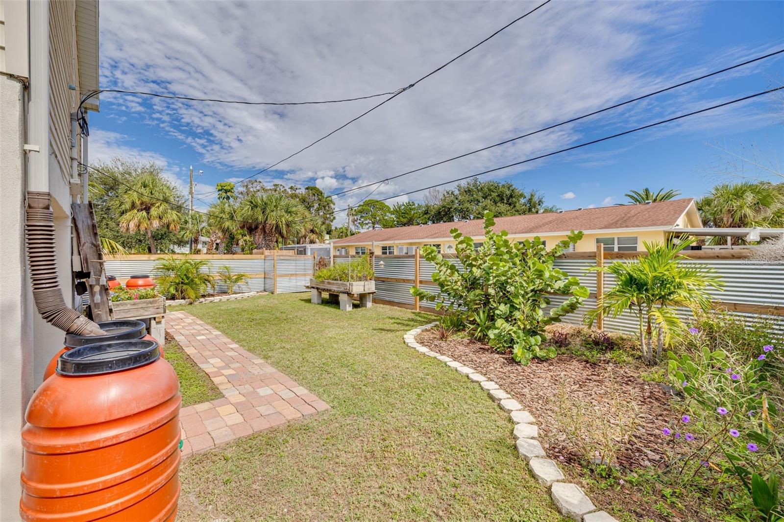 Image 34 of 51 For 2926 Dupont Street S