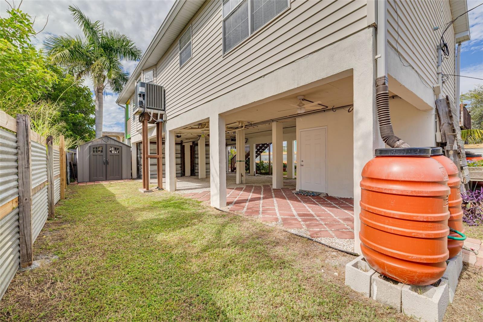 Image 35 of 51 For 2926 Dupont Street S