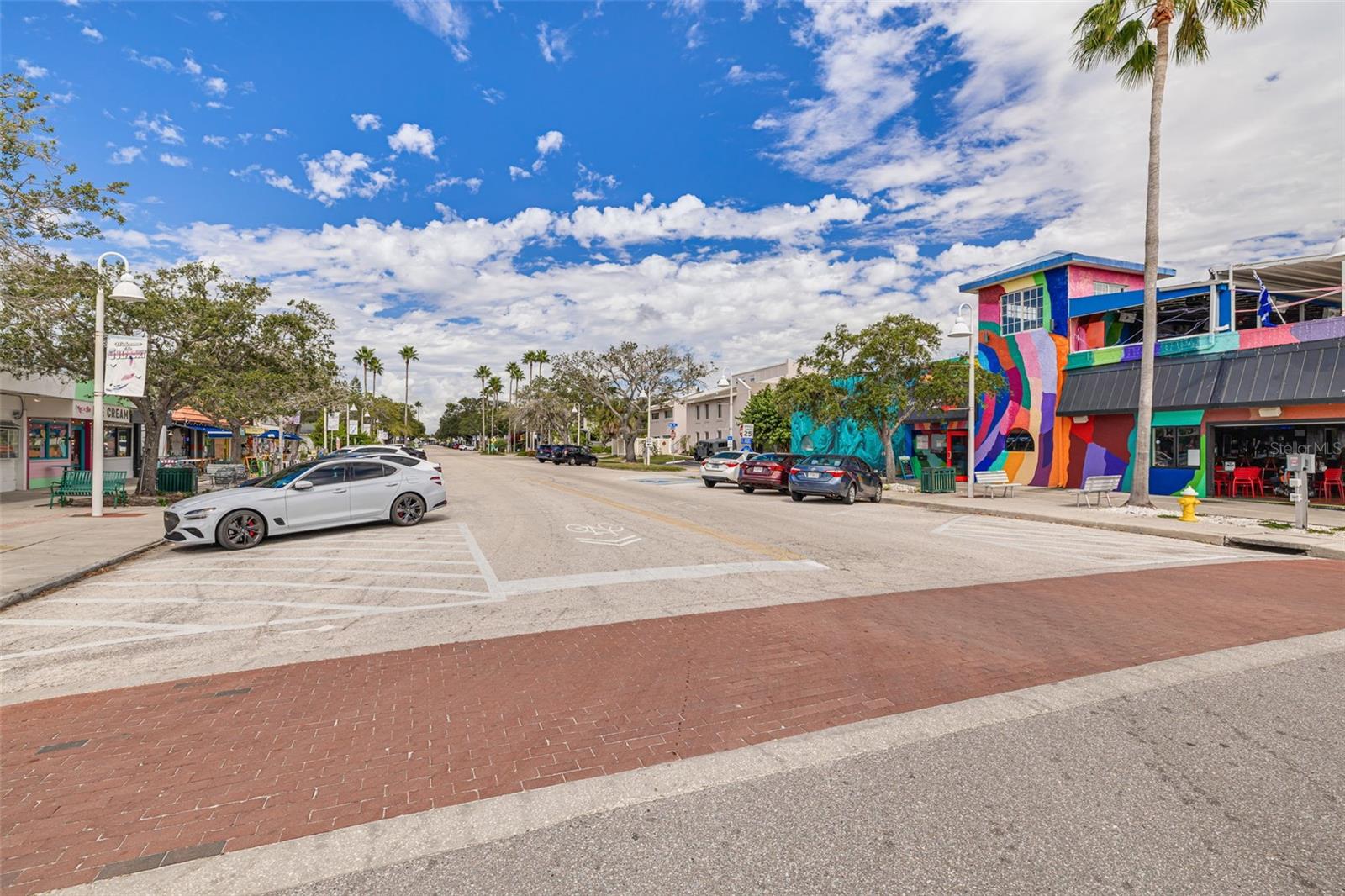 Image 39 of 51 For 2926 Dupont Street S