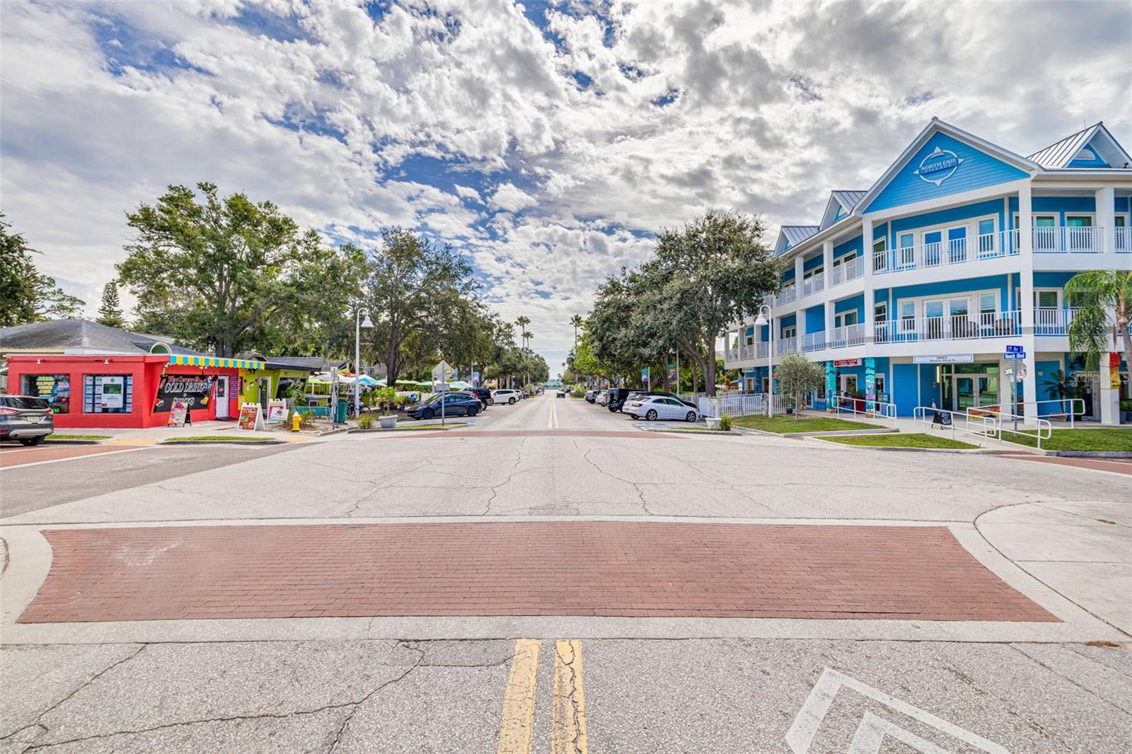 Image 43 of 51 For 2926 Dupont Street S