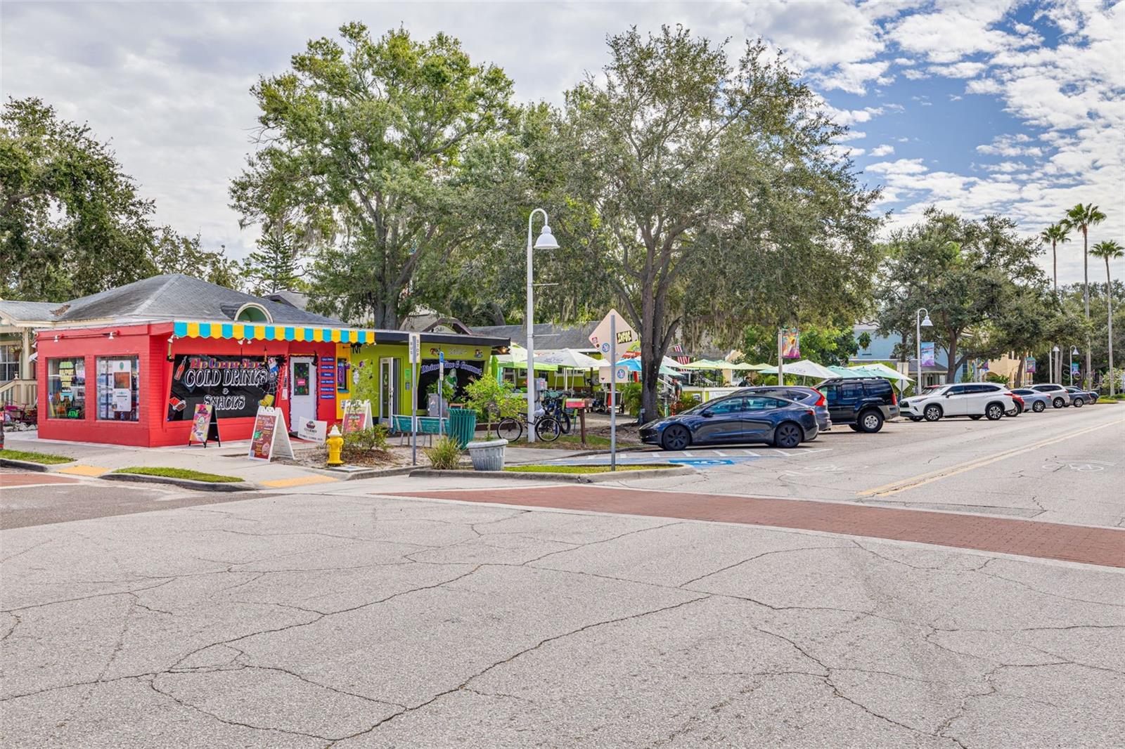 Image 44 of 51 For 2926 Dupont Street S