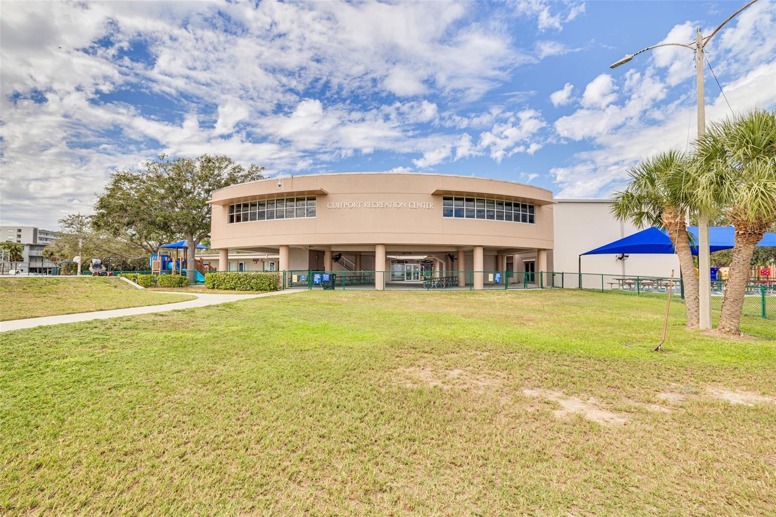 Image 45 of 51 For 2926 Dupont Street S