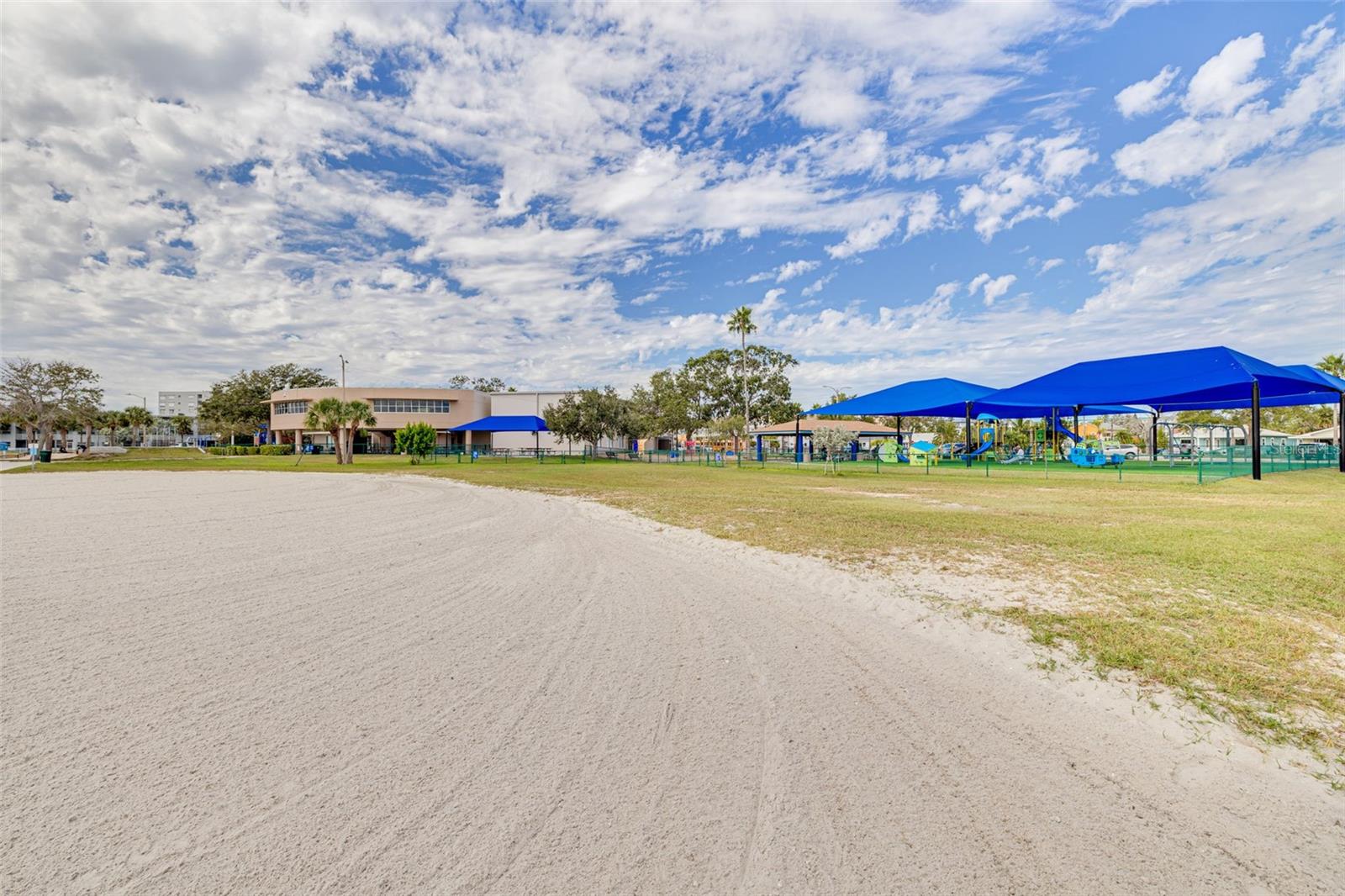 Image 48 of 51 For 2926 Dupont Street S