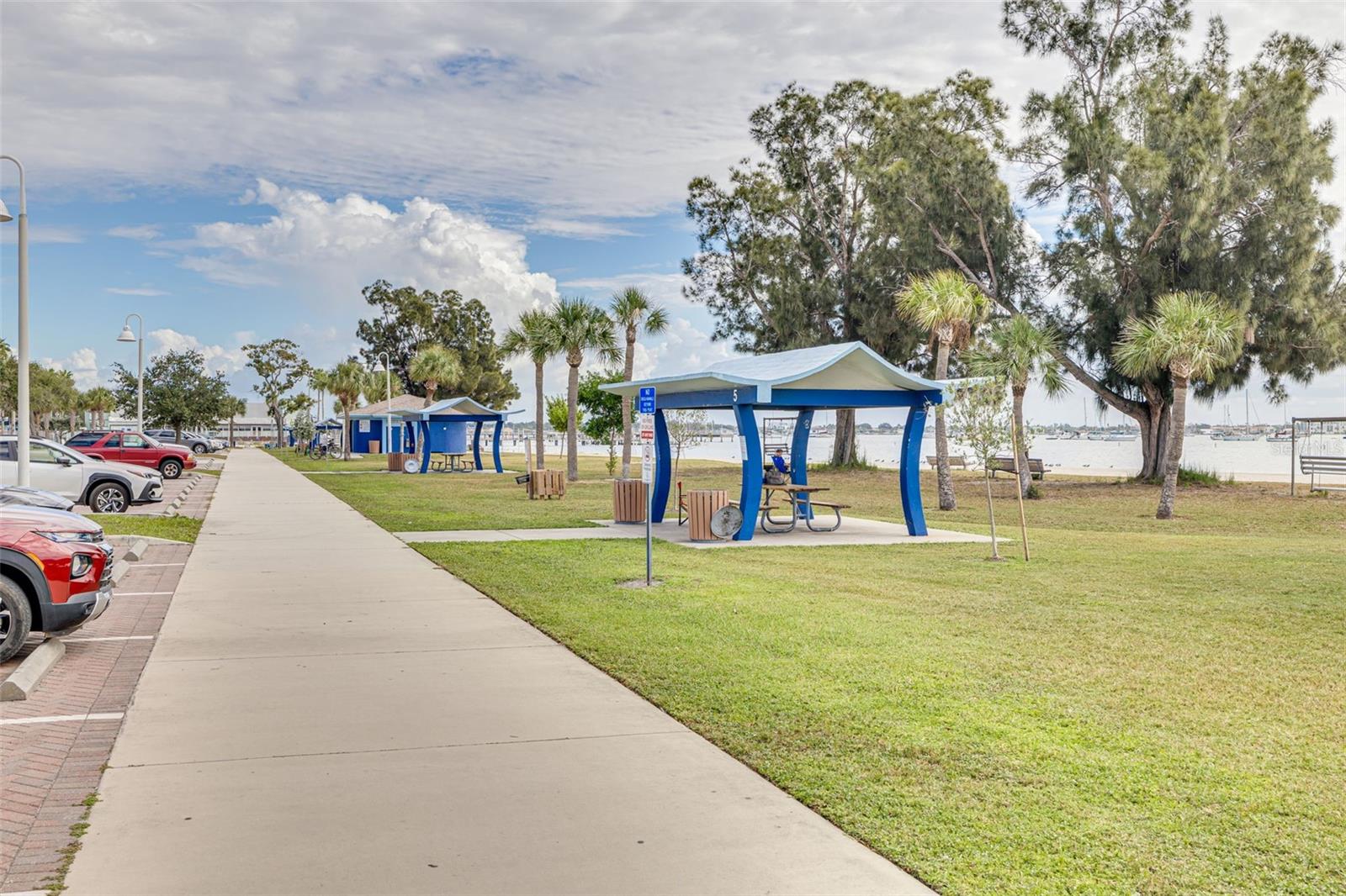 Image 49 of 51 For 2926 Dupont Street S