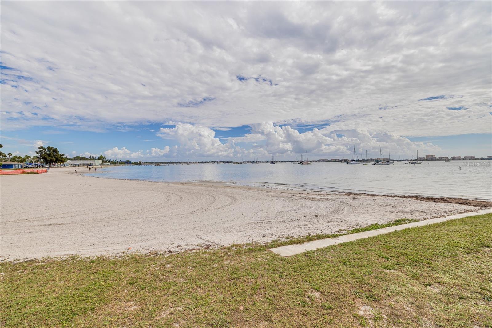 Image 51 of 51 For 2926 Dupont Street S