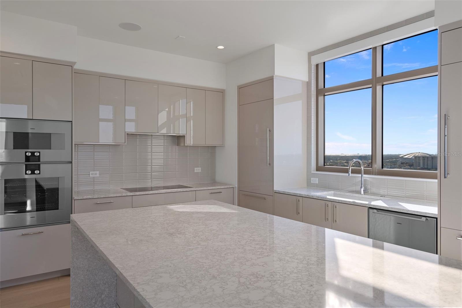 Image 13 of 56 For 126 4th Avenue Ne 2001