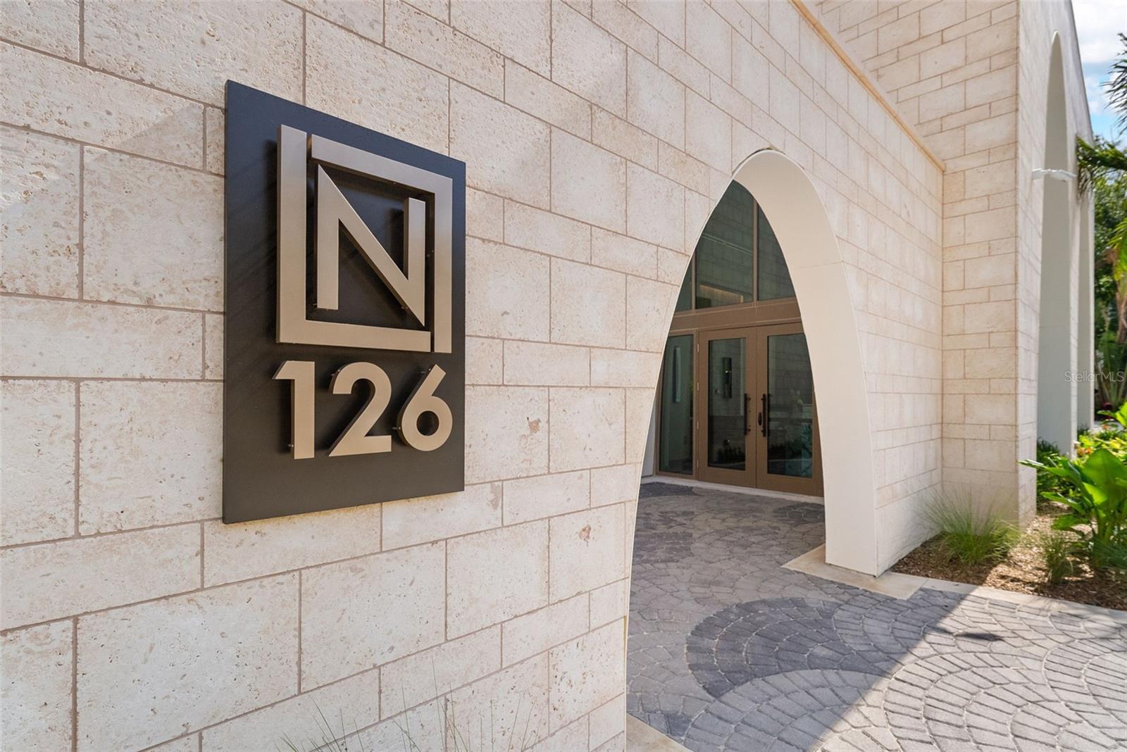 Image 37 of 56 For 126 4th Avenue Ne 2001