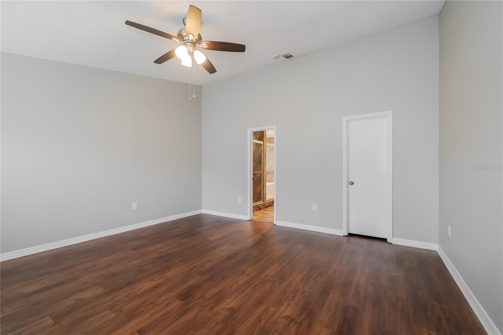 Image 7 of 14 For 911 Delano Court