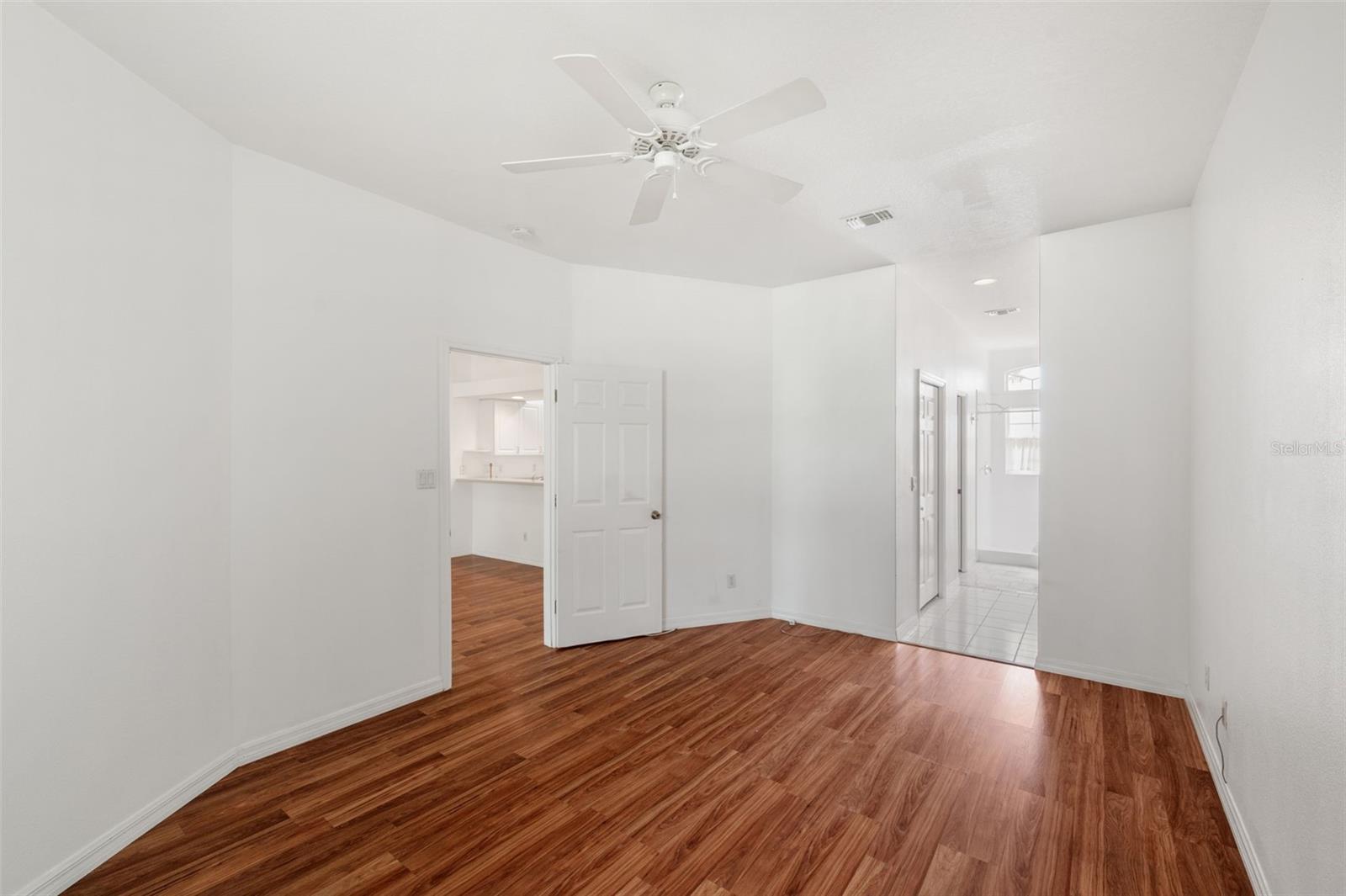 Image 25 of 68 For 6400 46th Avenue N 36