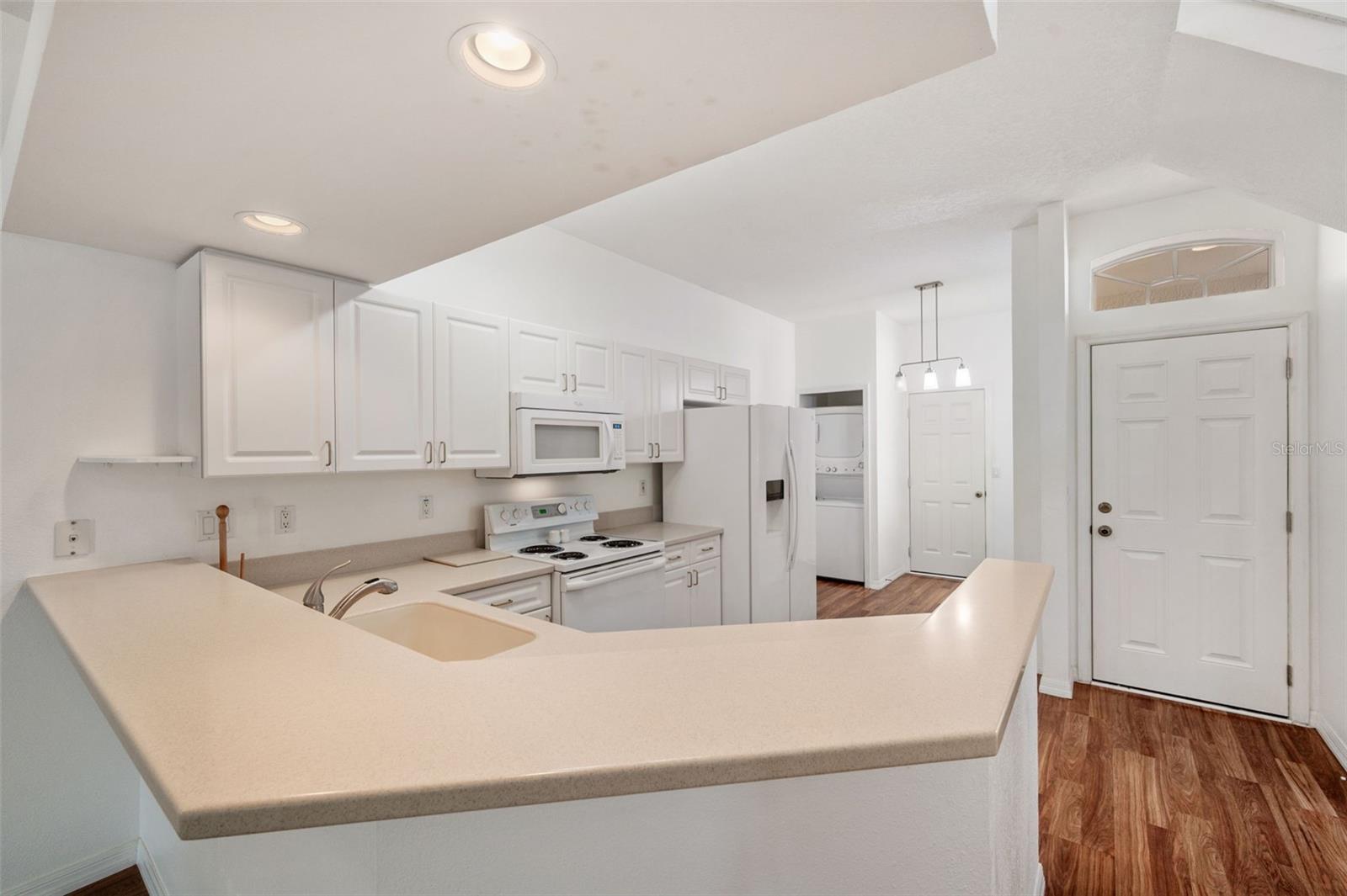 Image 9 of 68 For 6400 46th Avenue N 36