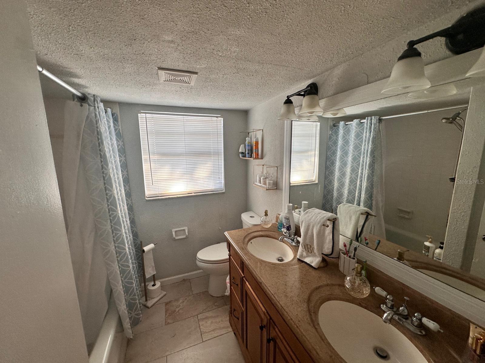 Image 10 of 50 For 613 Royal Crest Way