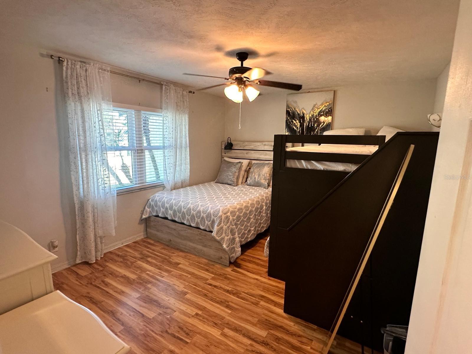 Image 18 of 50 For 613 Royal Crest Way