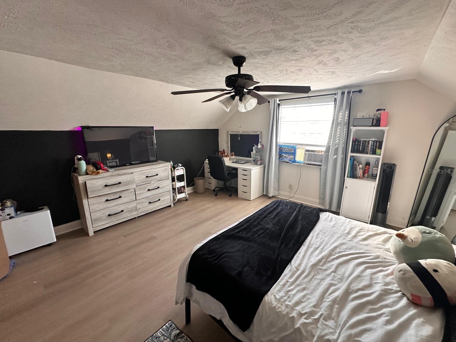 Image 20 of 50 For 613 Royal Crest Way