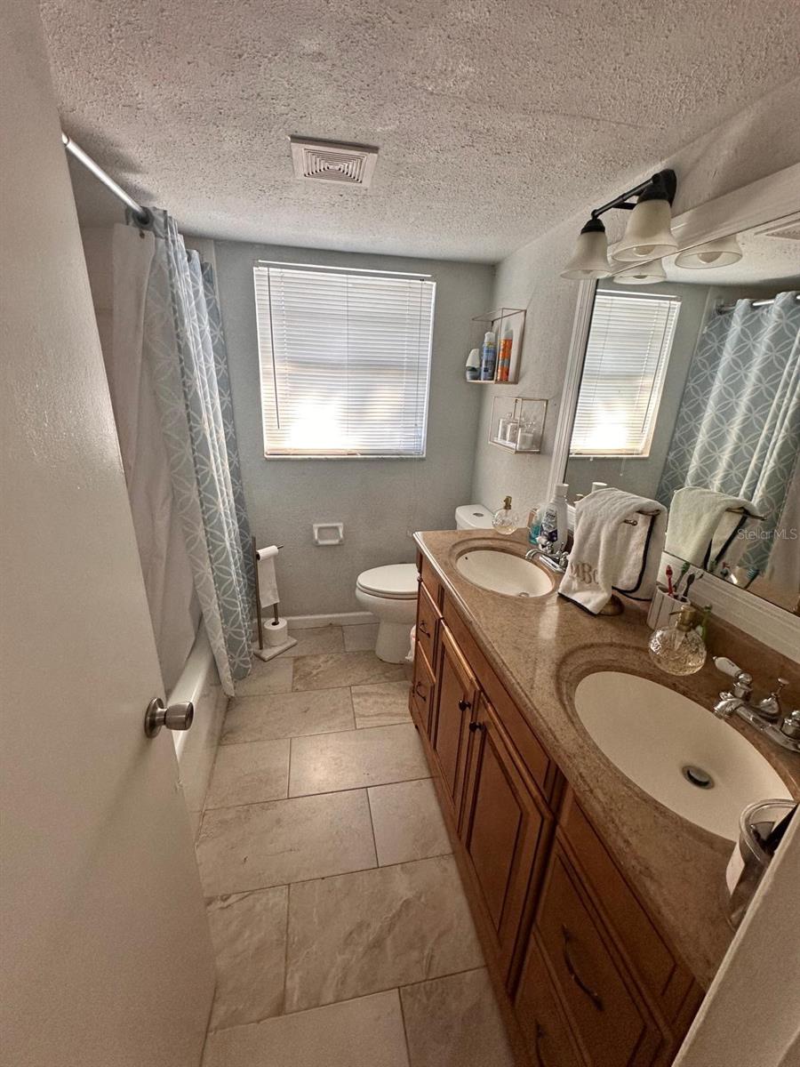 Image 21 of 50 For 613 Royal Crest Way