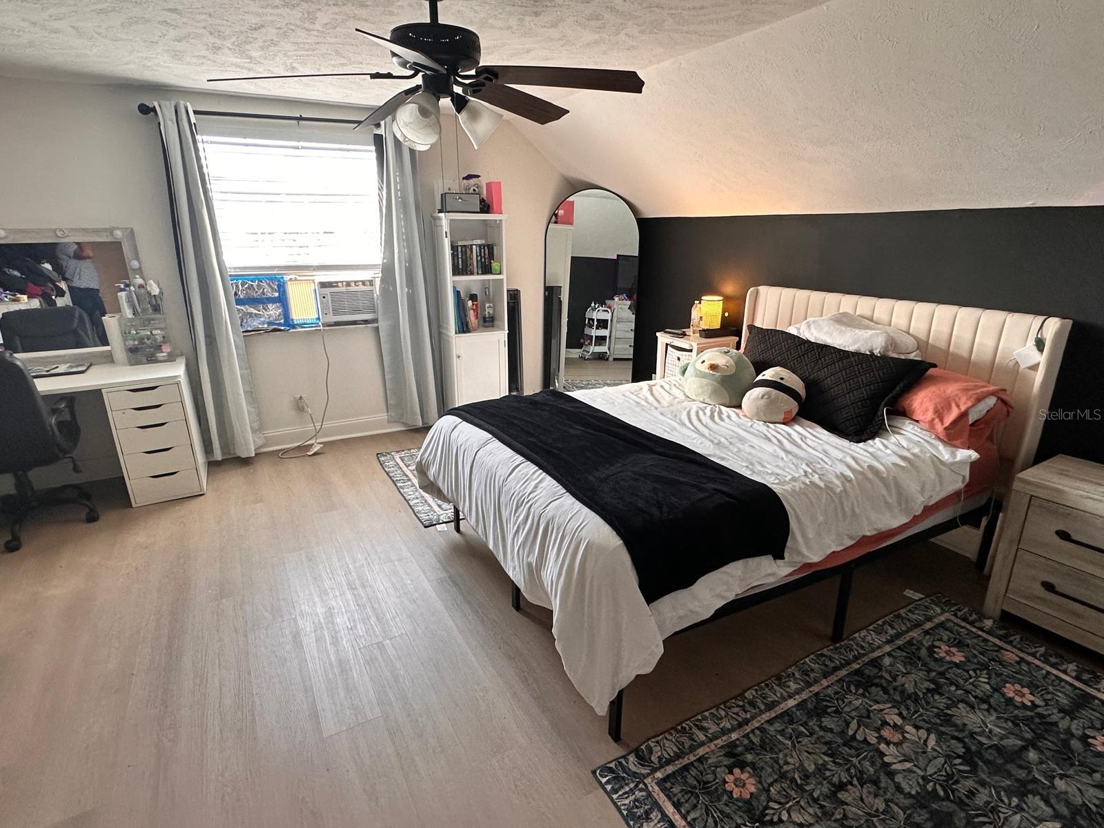 Image 23 of 50 For 613 Royal Crest Way