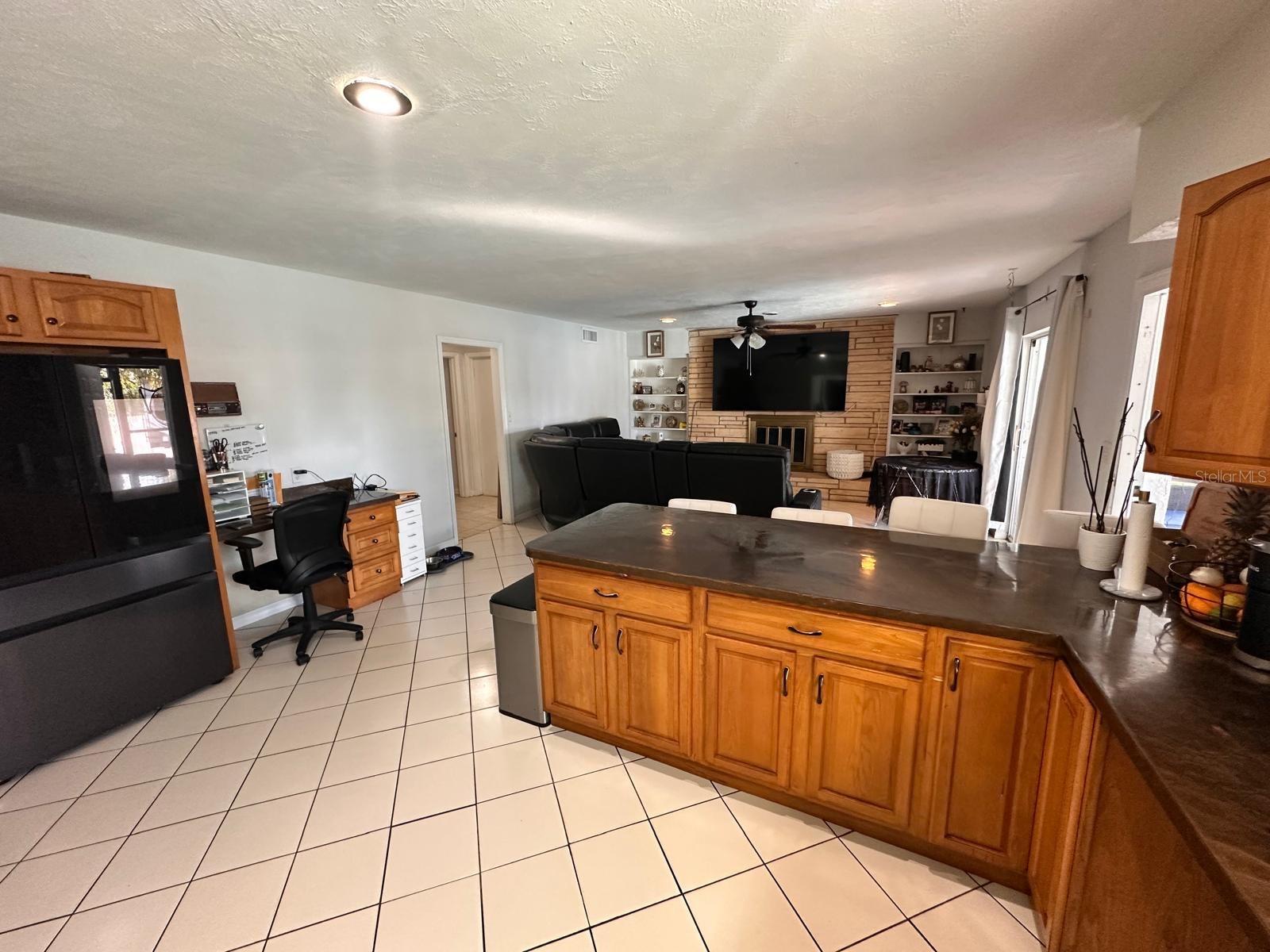 Image 33 of 50 For 613 Royal Crest Way