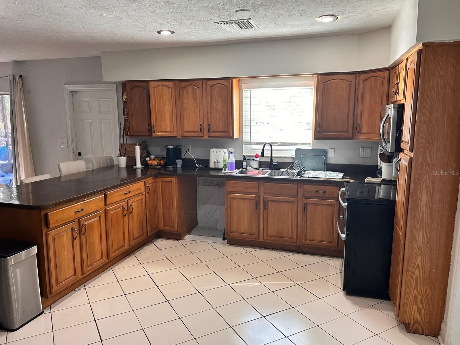 Image 39 of 50 For 613 Royal Crest Way