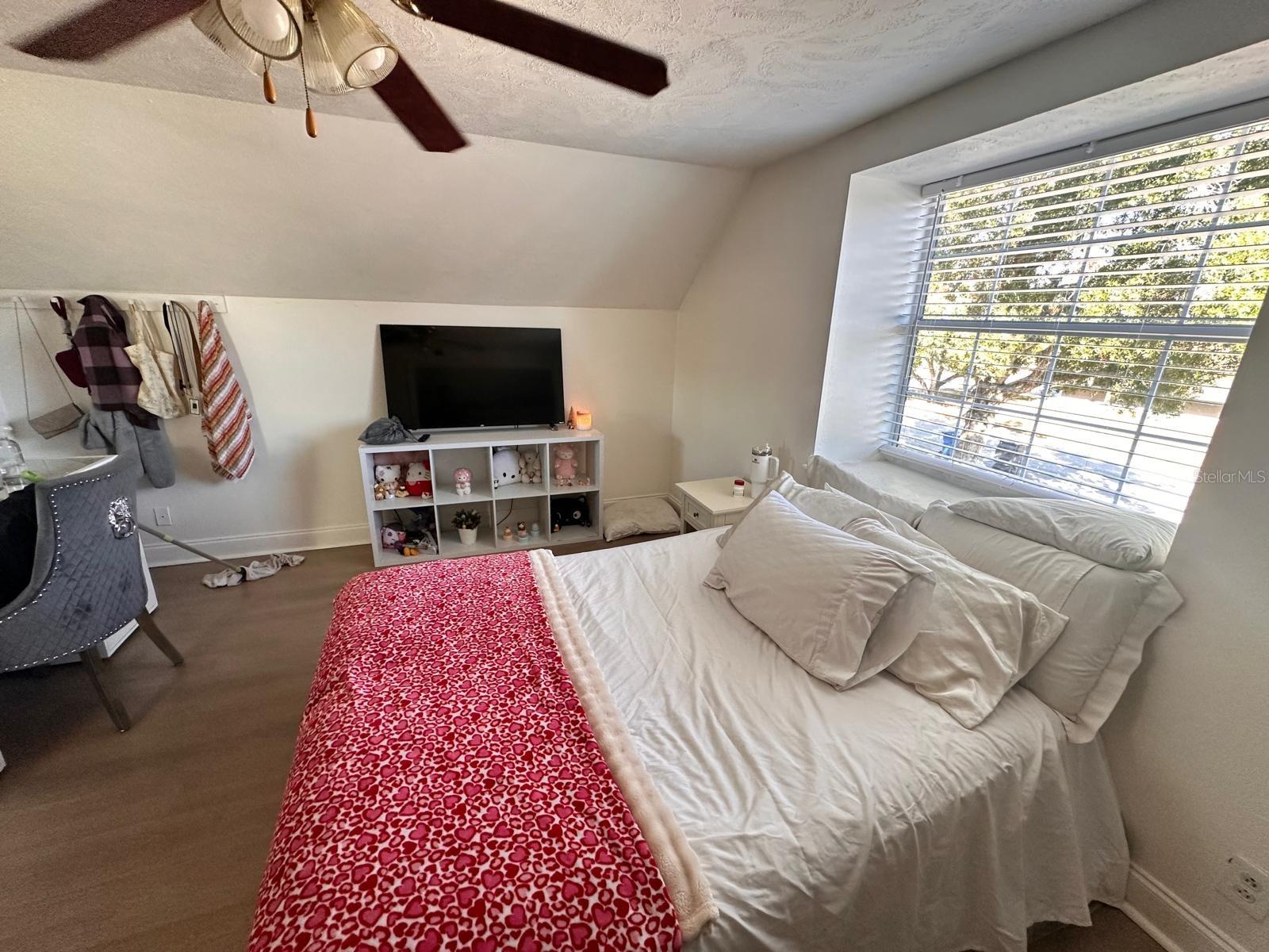 Image 8 of 50 For 613 Royal Crest Way