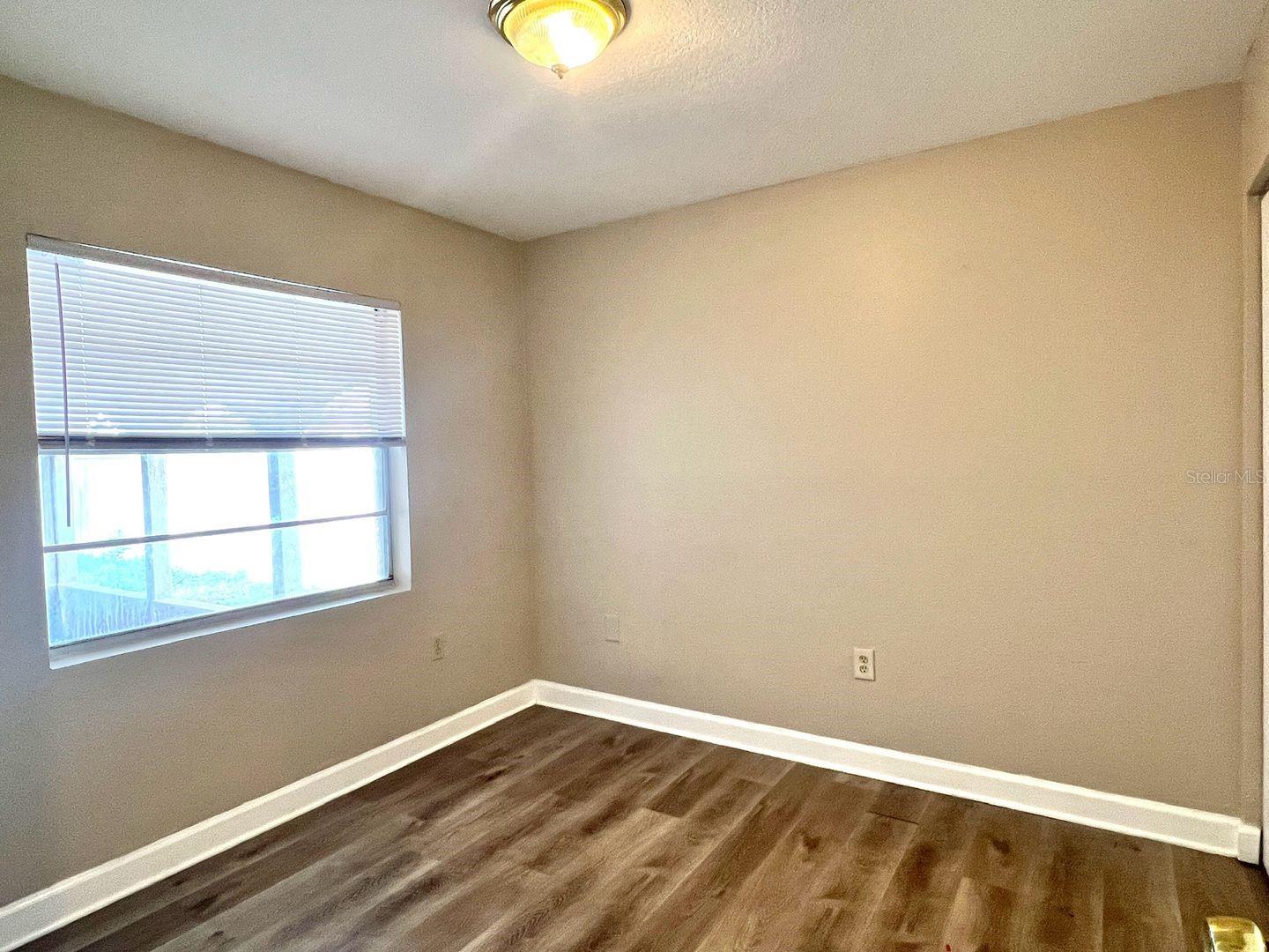 Image 10 of 23 For 1413 Thistledown Drive