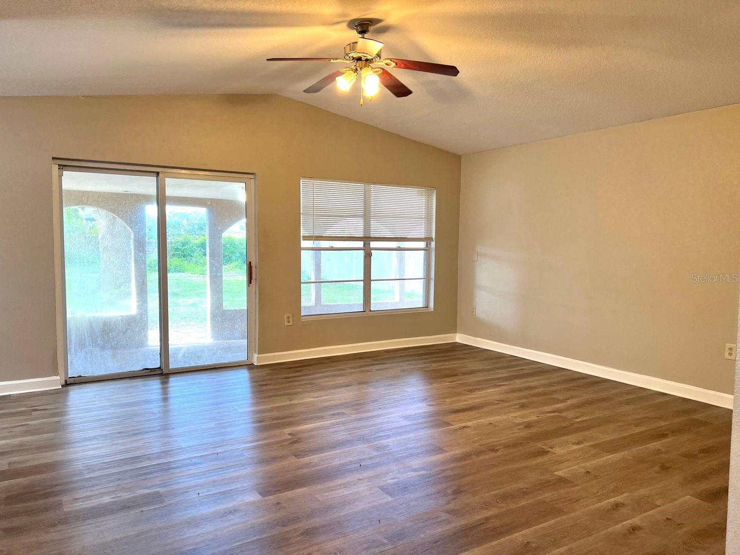 Image 3 of 23 For 1413 Thistledown Drive