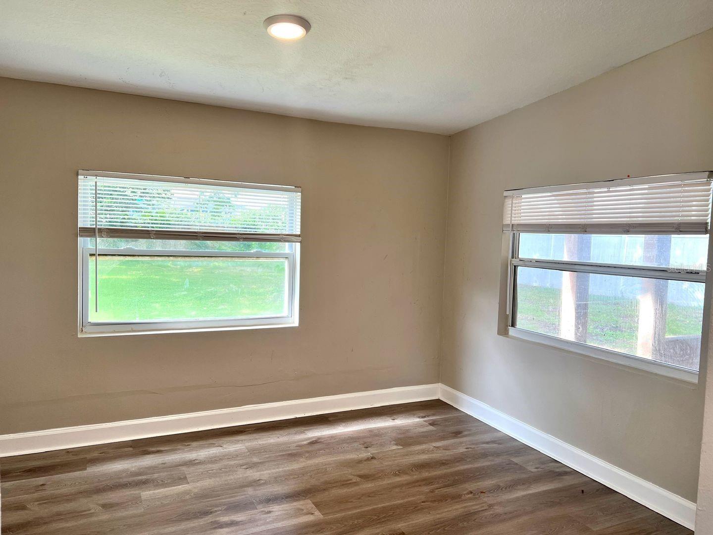 Image 6 of 23 For 1413 Thistledown Drive