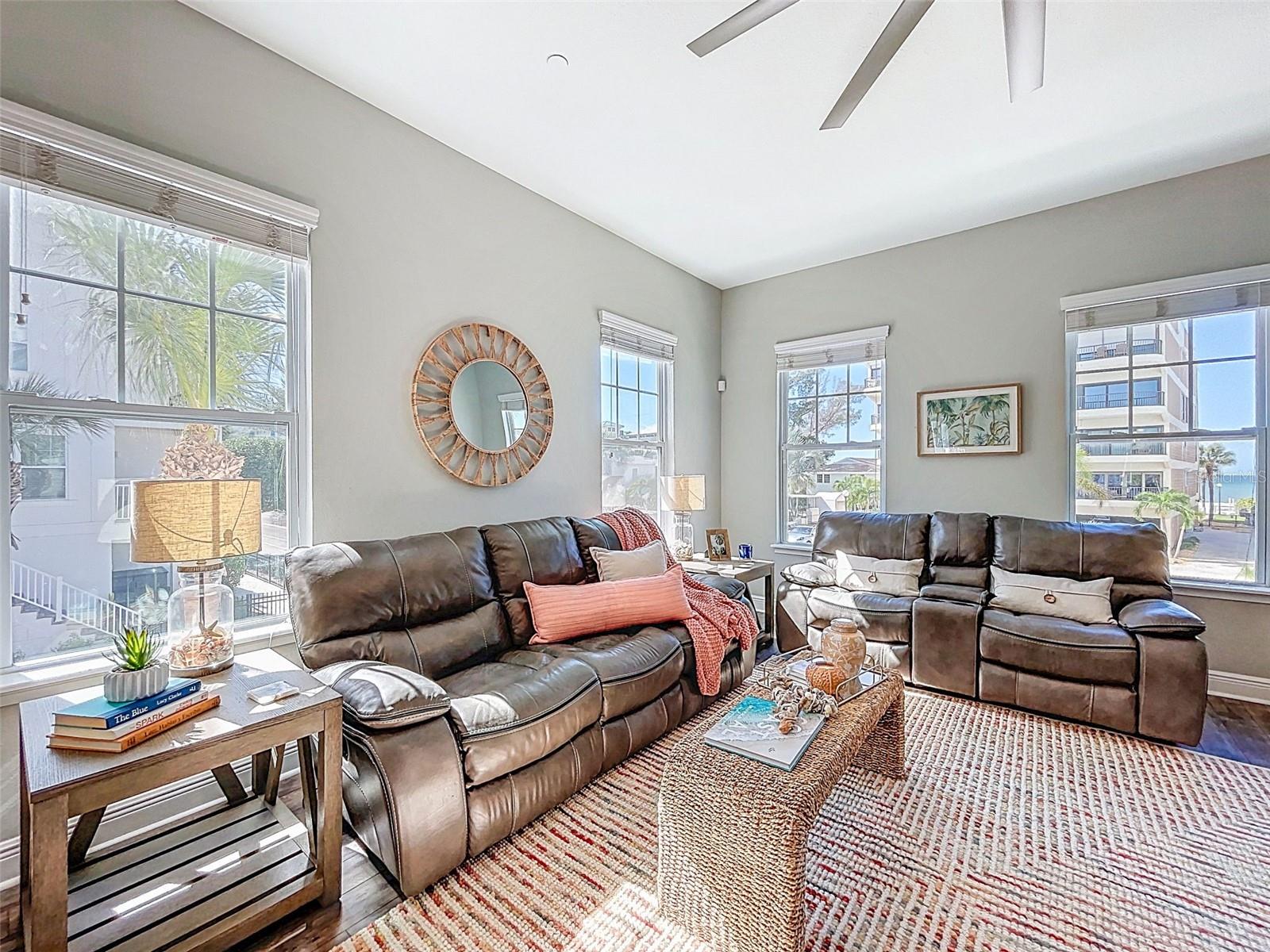 Image 21 of 84 For 19915 Gulf Blvd  101