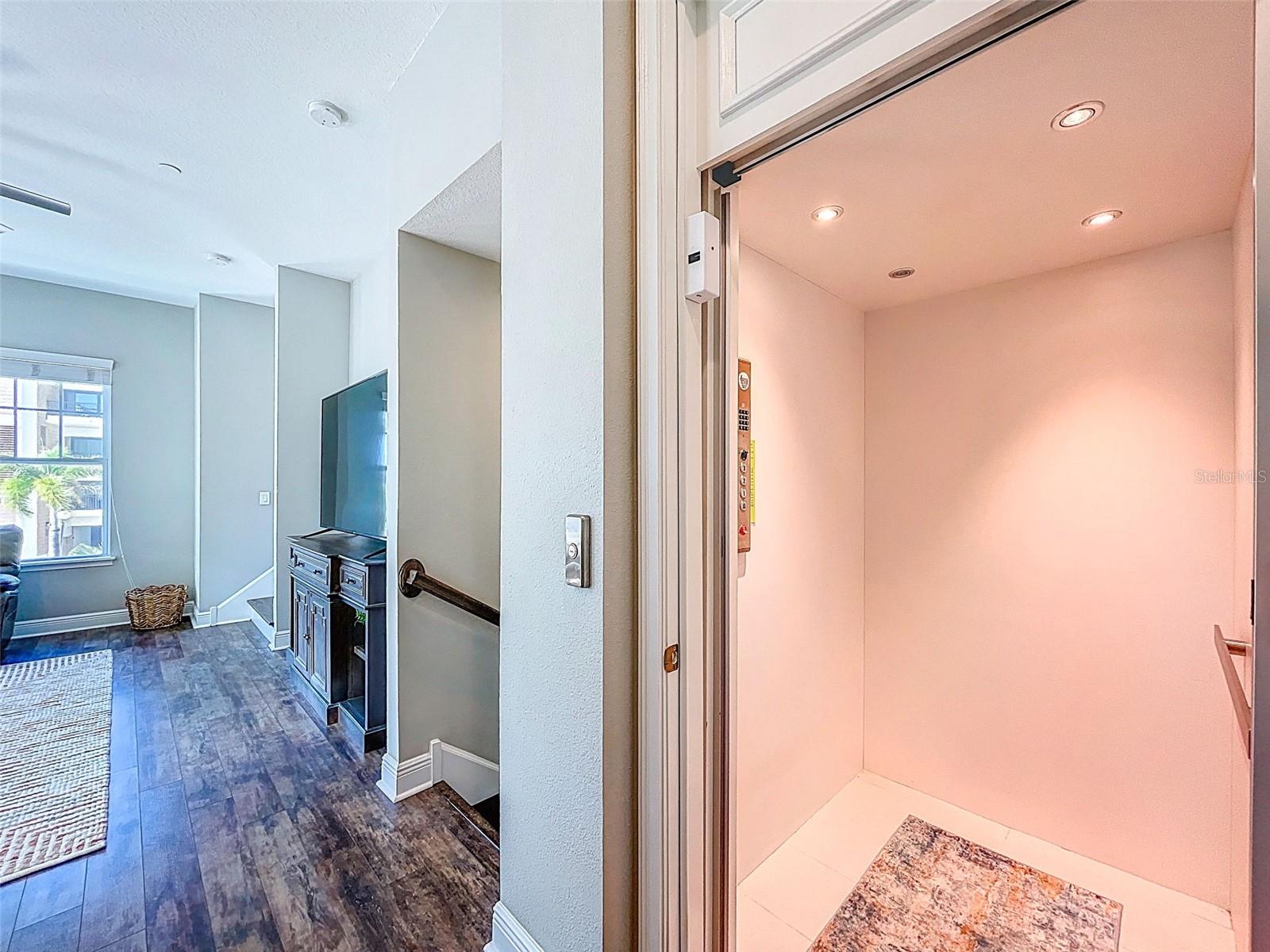 Image 22 of 84 For 19915 Gulf Blvd  101