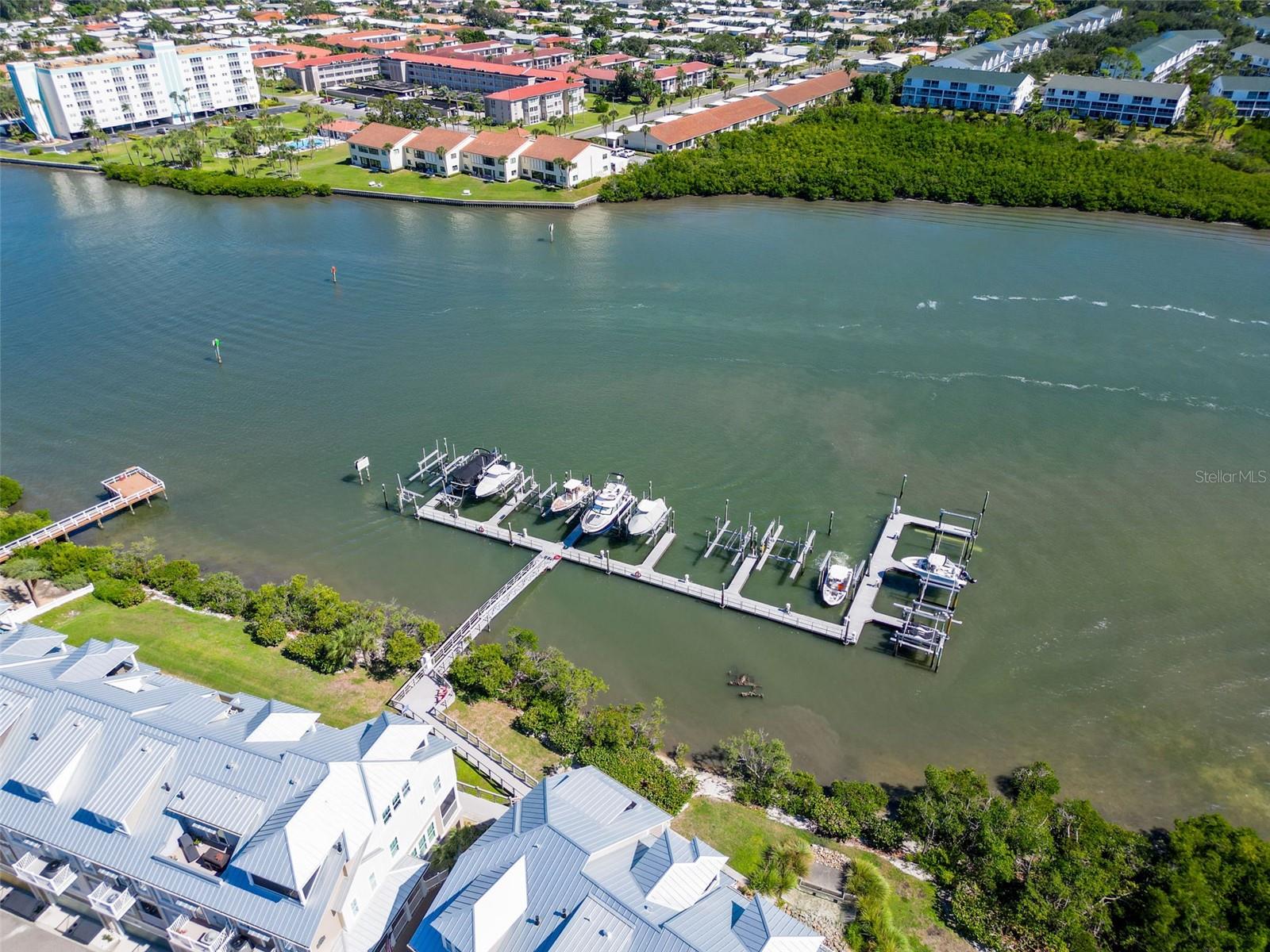 Image 54 of 84 For 19915 Gulf Blvd  101