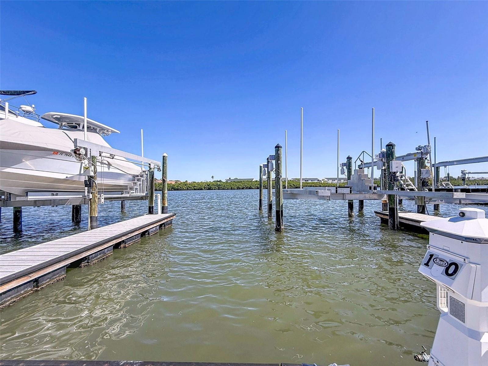 Image 59 of 84 For 19915 Gulf Blvd  101