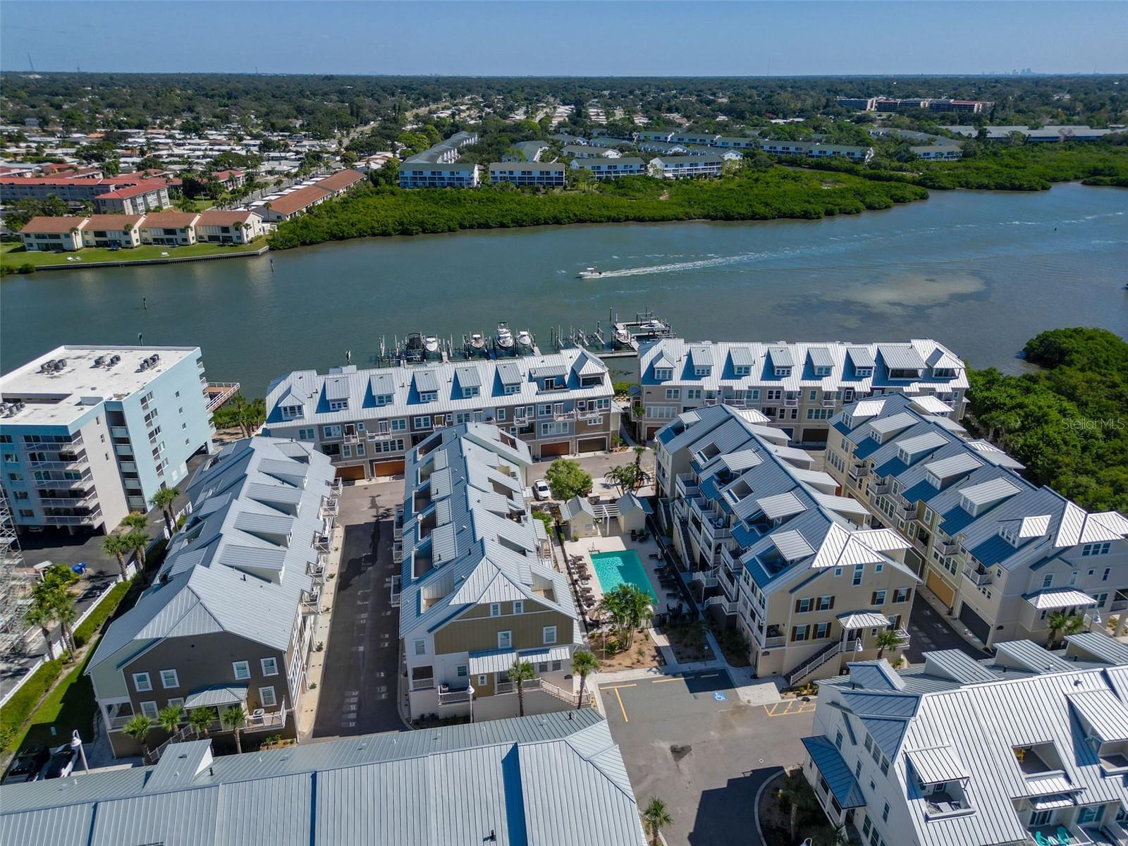 Image 65 of 84 For 19915 Gulf Blvd  101