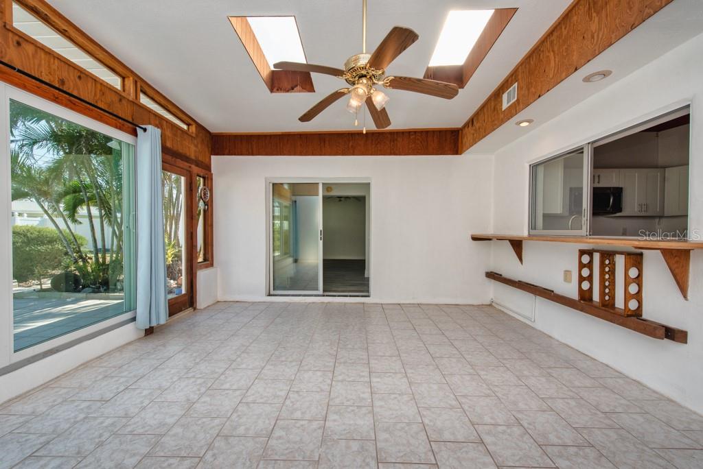 Image 14 of 47 For 6964 Grande Vista Way S