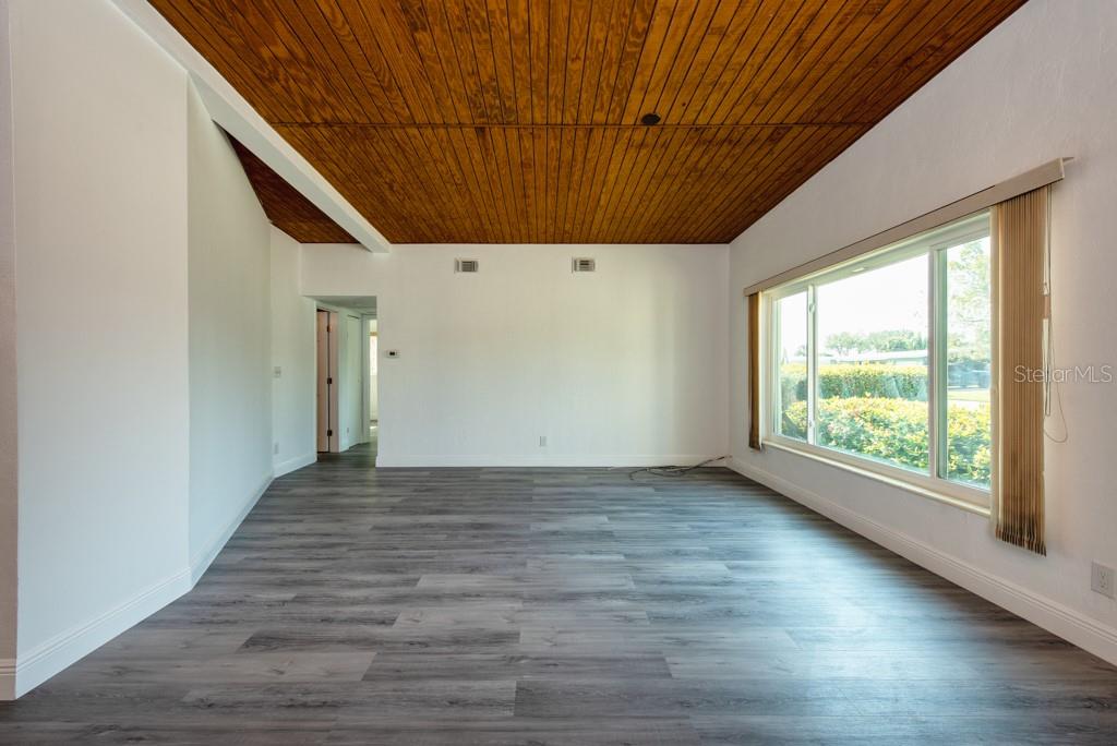 Image 7 of 47 For 6964 Grande Vista Way S