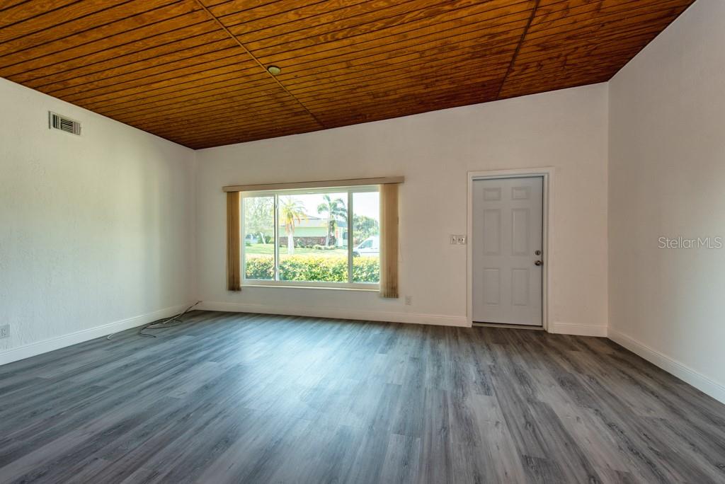 Image 8 of 47 For 6964 Grande Vista Way S