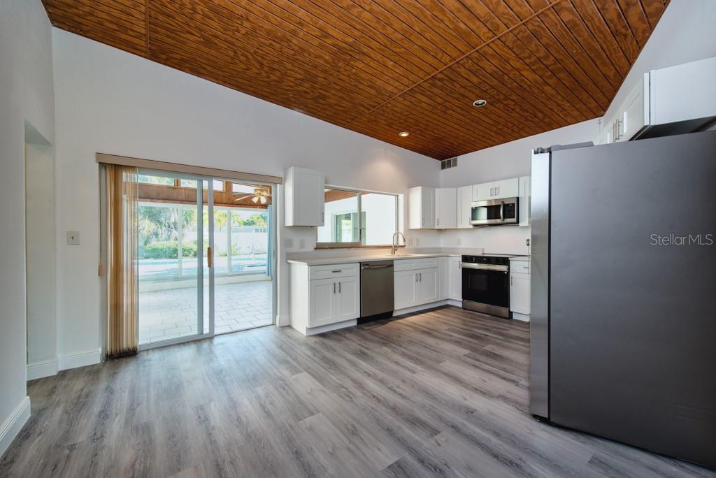 Image 9 of 47 For 6964 Grande Vista Way S