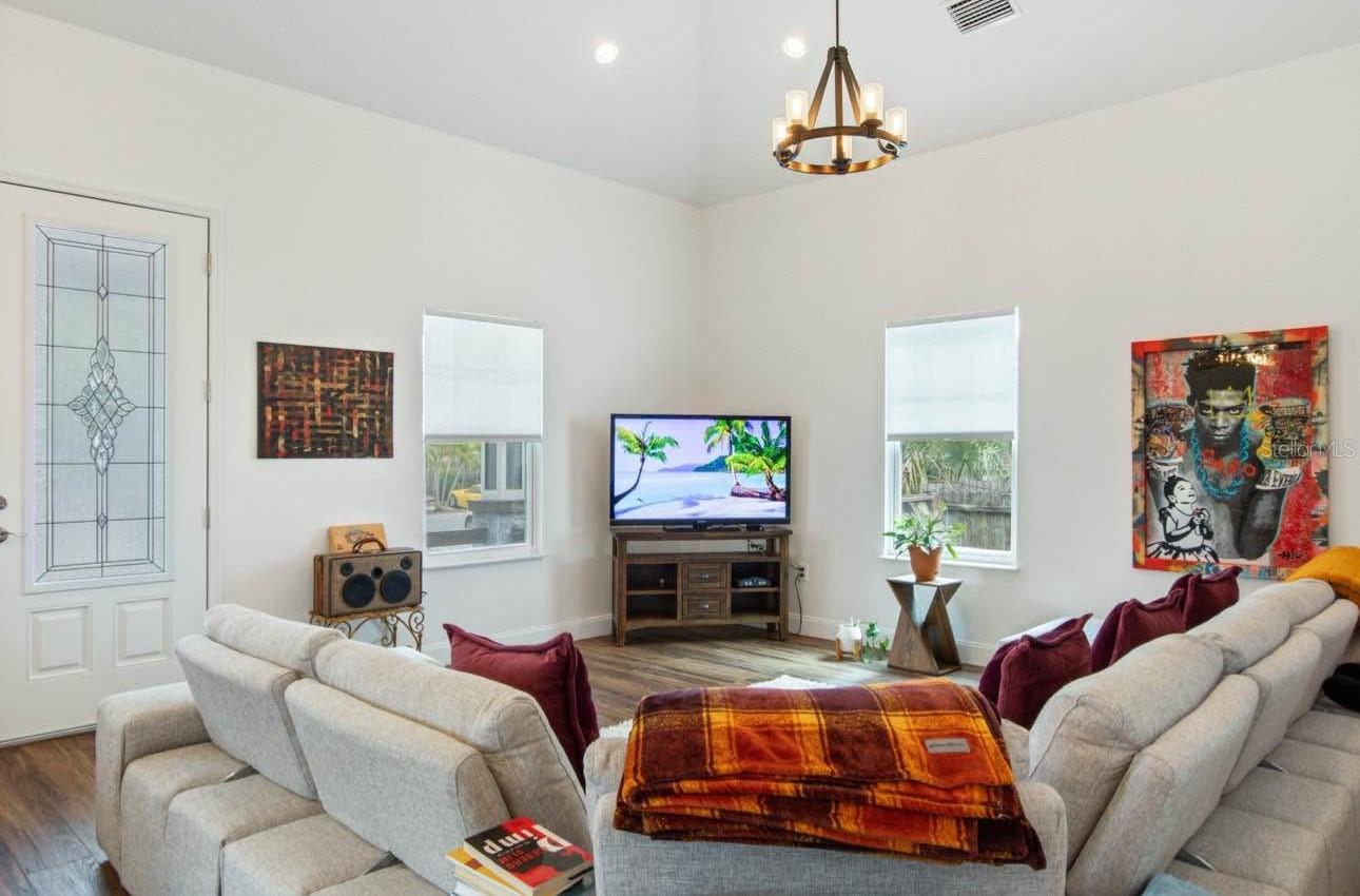 Image 7 of 29 For 2330 Saint Louis Street