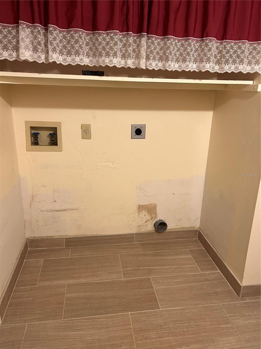 Image 15 of 18 For 108 Clocktower Drive 261