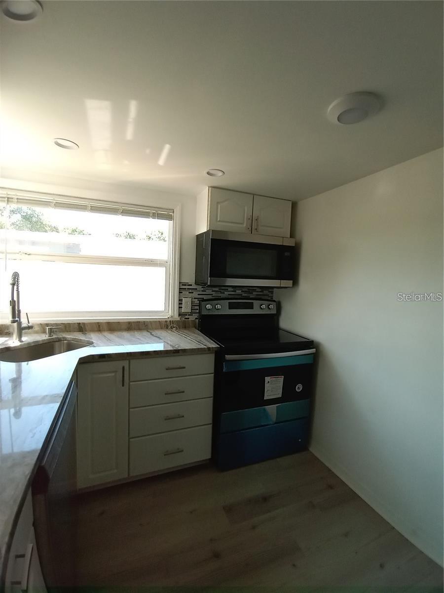 Image 14 of 71 For 844 67th Street S