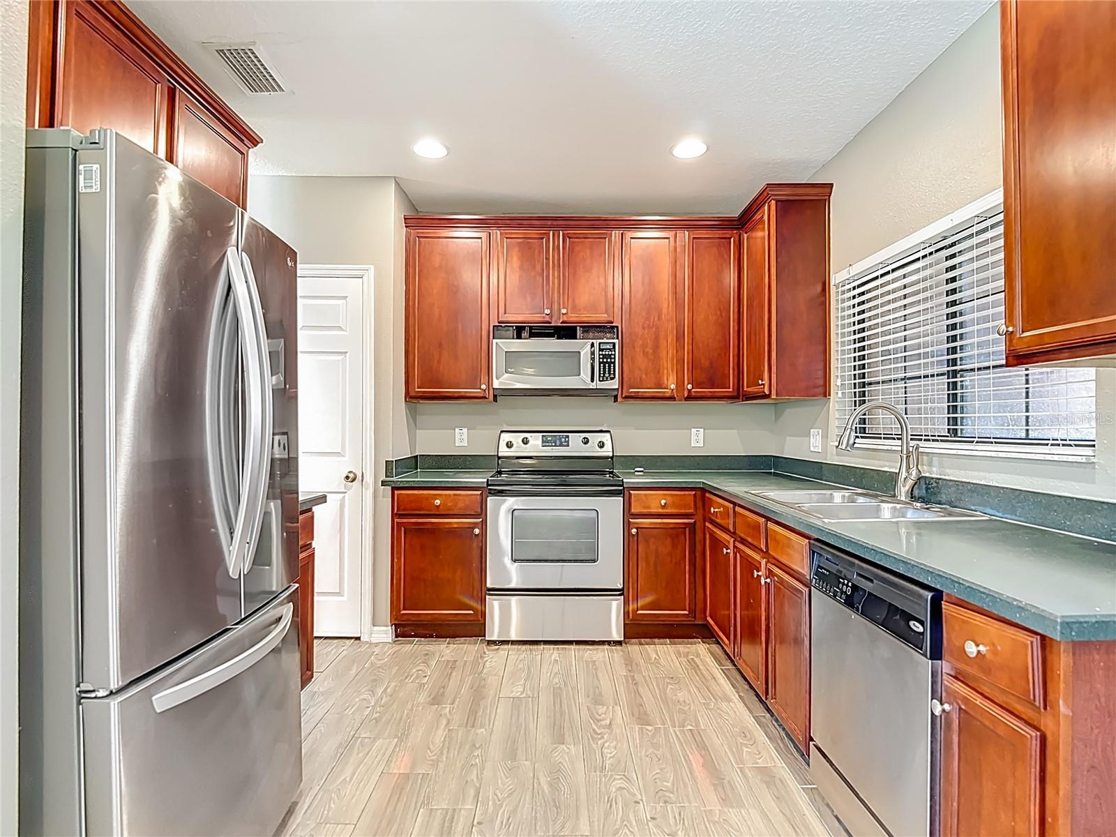 Image 8 of 45 For 1046 Tullamore Drive