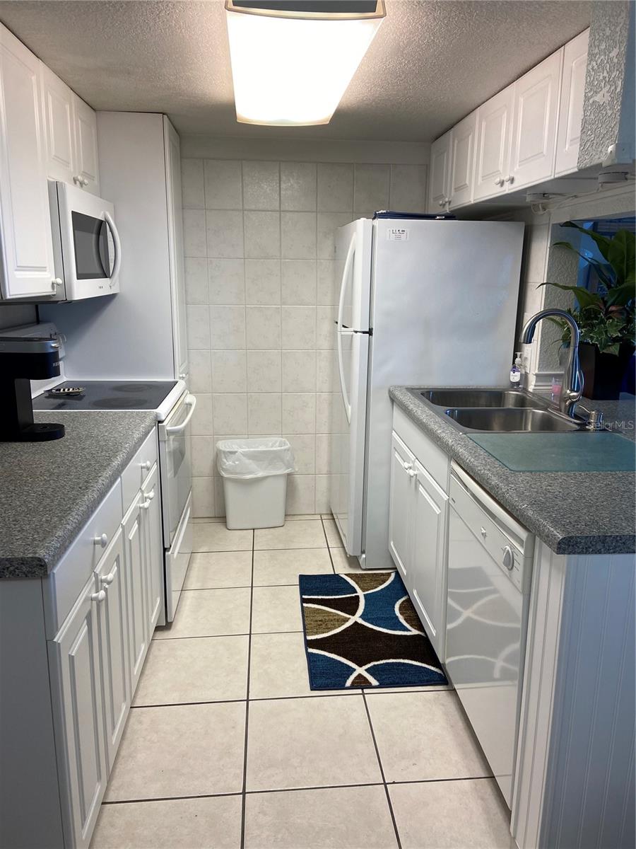 Image 13 of 27 For 8470 Gulf Boulevard 304