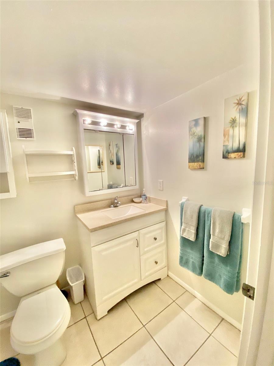 Image 18 of 27 For 8470 Gulf Boulevard 304